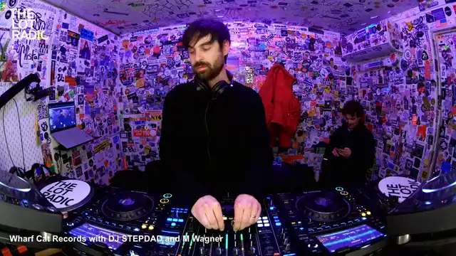 Episode 7xxlYBr1tXZIQajnbM4uMh Thumbnail 3