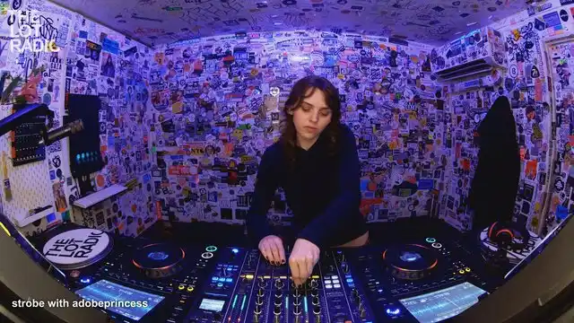 Episode 1Azdew1kxbxPh47UjM7l0W Thumbnail 3