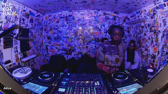 Episode CIr1KSKNcZtCIVgejWUys Thumbnail 1