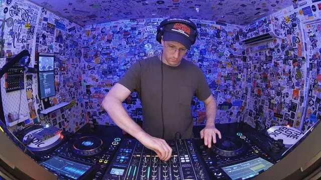 Episode 4ZGYivzs9AKKQg3rxtpIch Thumbnail 1