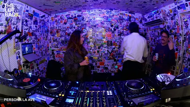 PERSONA LA AVE poster