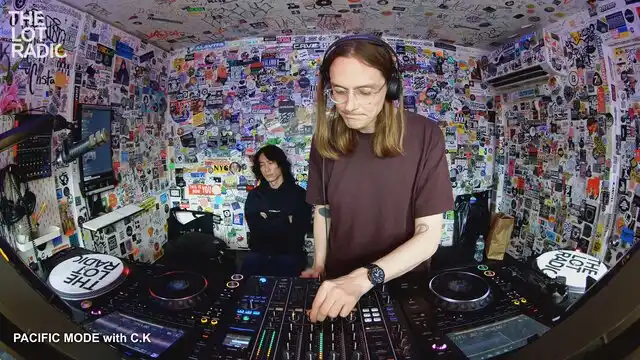 Episode 3wagV9ZSVhF4xQMGX2XGiV Thumbnail 3