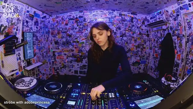 Episode 1Azdew1kxbxPh47UjM7l0W Thumbnail 2