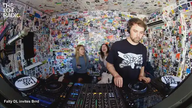 Episode 4aDQYahWxBZyFrLCeNeBpg Thumbnail 4