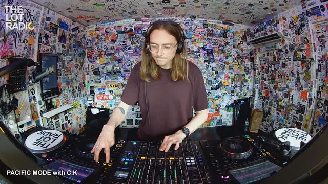 Episode 3wagV9ZSVhF4xQMGX2XGiV Thumbnail 1