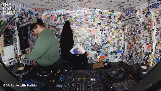 Episode 3AMgMkIlvNc6Om1bDo57tV Thumbnail 3