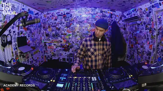 Episode 7jHsAFZ5aUoRAMjuPvPof9 Thumbnail 4