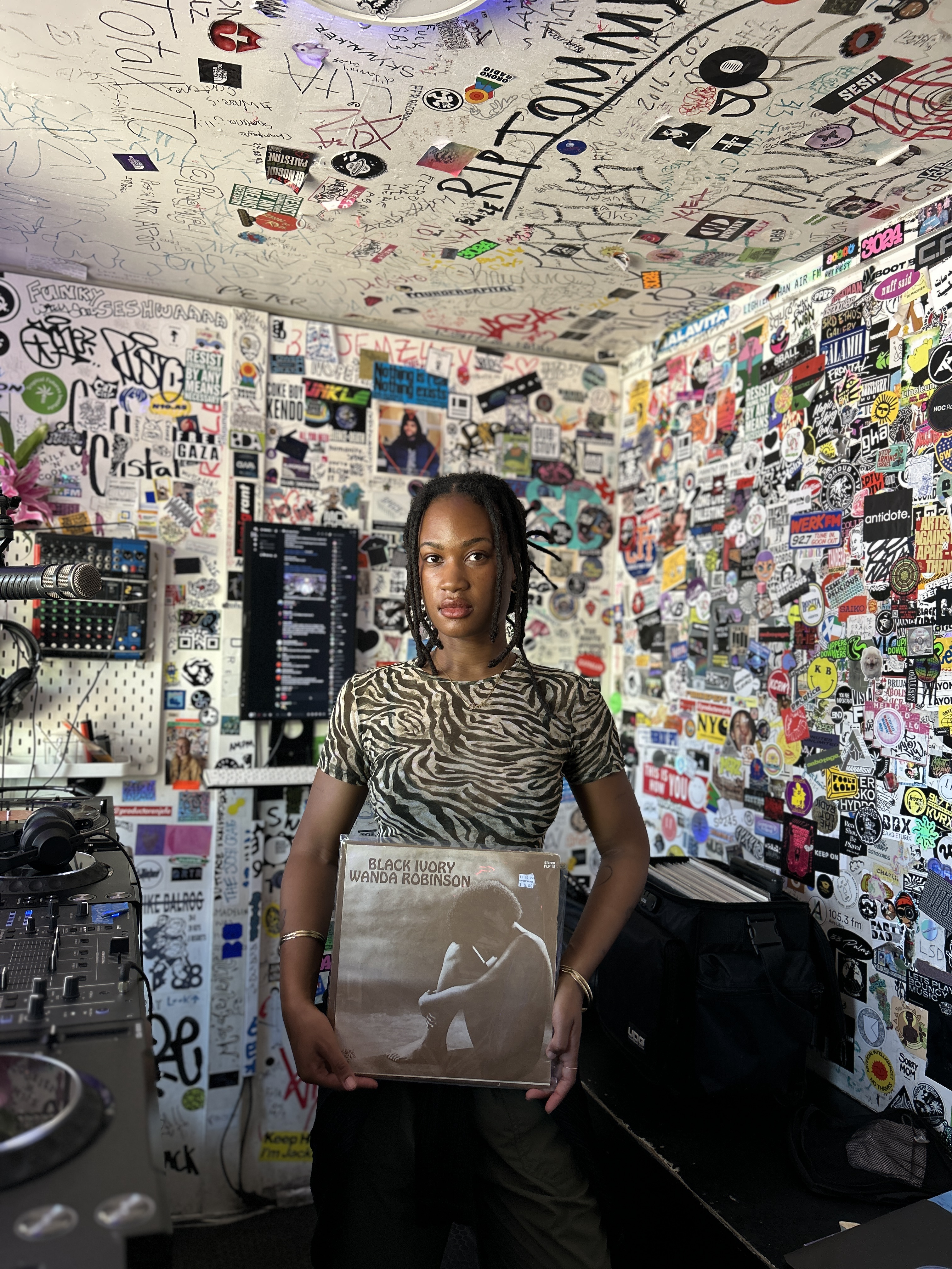 gumfdv2f3t9r0eb1b314g55vis_20260414T140000Z