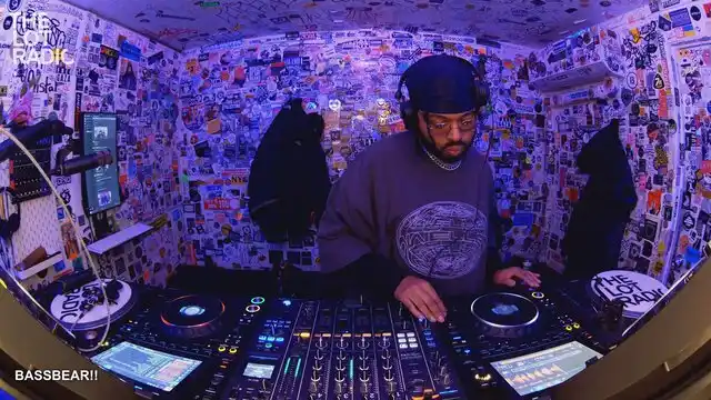 Episode 5uyYxMm9ubxd7NL2d8eV3m Thumbnail 4