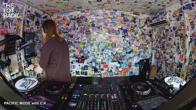 Episode 3wagV9ZSVhF4xQMGX2XGiV Thumbnail 5