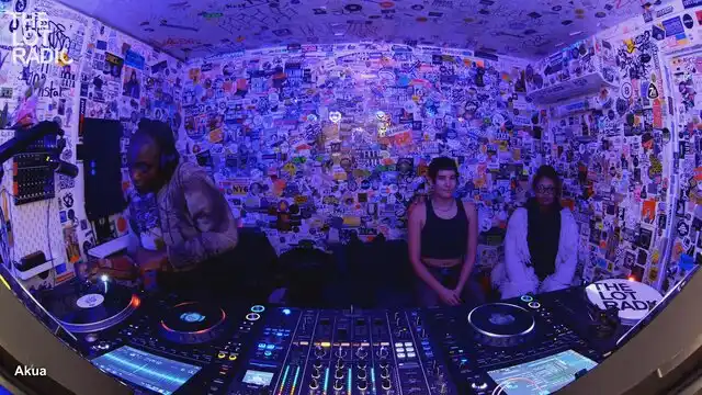 Episode CIr1KSKNcZtCIVgejWUys Thumbnail 3