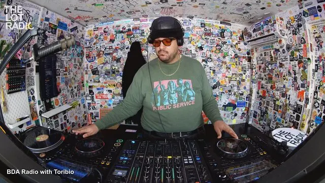 Episode 3AMgMkIlvNc6Om1bDo57tV Thumbnail 1