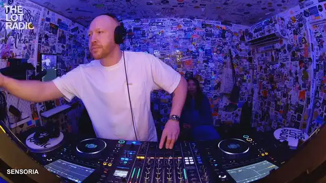 Episode JxUu48VFptmhAW1zmWSYm Thumbnail 4