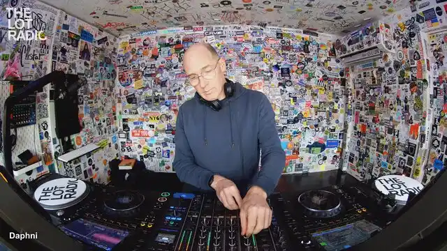 Episode 3pvKQBGf8rtOpakv0Ge3KK Thumbnail 3