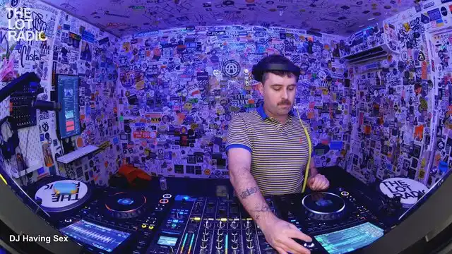 Episode 6OOghSMLCIhhTtyxKHA8Uo Thumbnail 5