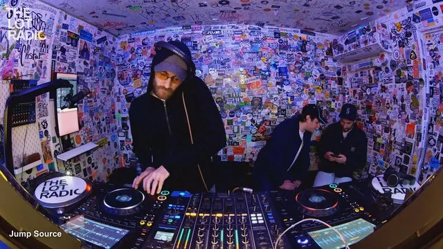 Episode 60U3GKa6JF5VfOUJgZv6Ju Thumbnail 1