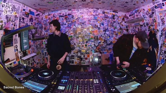 Episode 2p0dnxFHtMQhbqAwBIGk2p Thumbnail 1