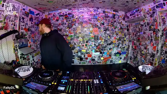 Episode OenLsUbWr8hsKsfUN03ee Thumbnail 3