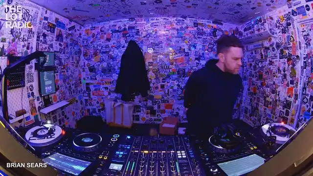 Episode BR8uyuodTcNXSB36VF57f Thumbnail 2