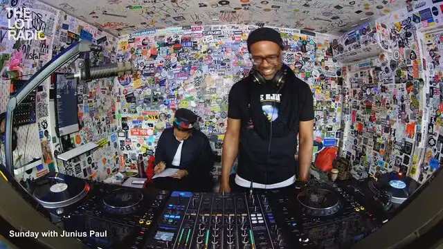 Episode 6s0URAosR69wqryevxW0mT Thumbnail 3