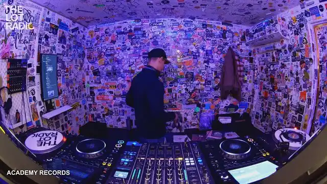 Episode 1V1IarNus3m4yYrY0Un7xf Thumbnail 2