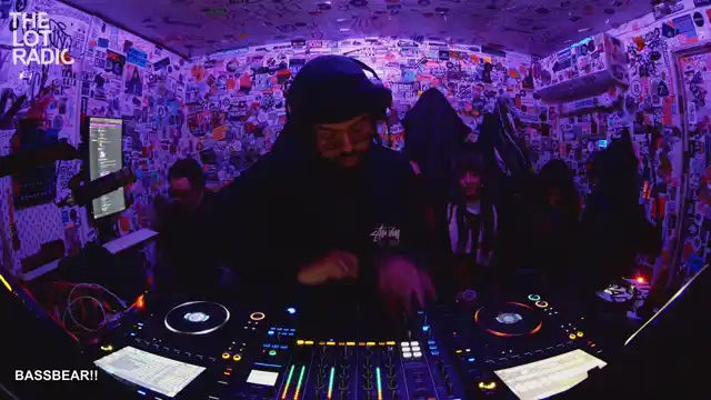 Episode 6Zb6Wl0oNDzPNLUtz1WPSP Thumbnail 3