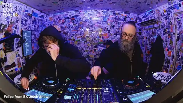 Episode 7LXBpazgIaAzNJYl28RMJS Thumbnail 5