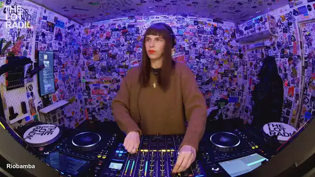 Episode 4Njki3d3HzeqTqunej3iwO Thumbnail 4