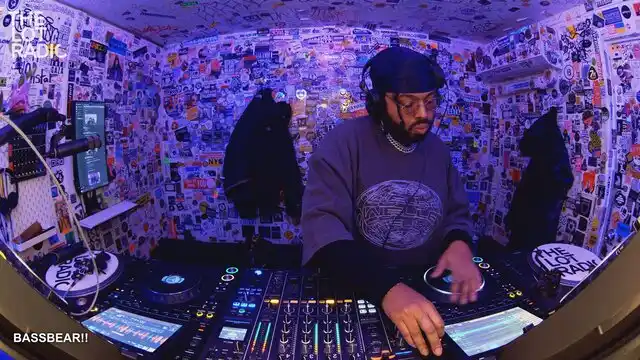 Episode 5uyYxMm9ubxd7NL2d8eV3m Thumbnail 3