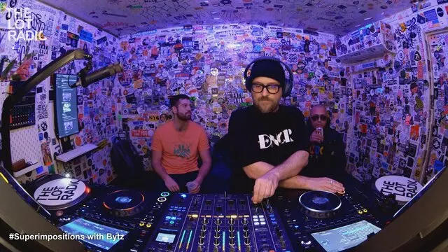 Episode 1X1WGAWq1xK0JR32P3TPze Thumbnail 1