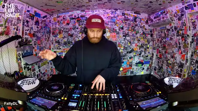 Episode OenLsUbWr8hsKsfUN03ee Thumbnail 4