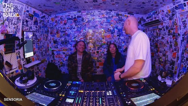 Episode JxUu48VFptmhAW1zmWSYm Thumbnail 1