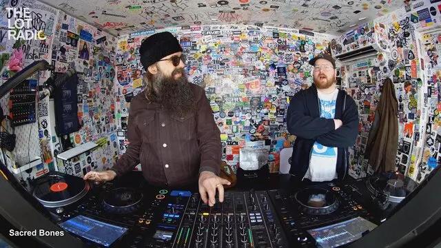 Episode eppCMSuvdce8GwePnFBOe Thumbnail 1