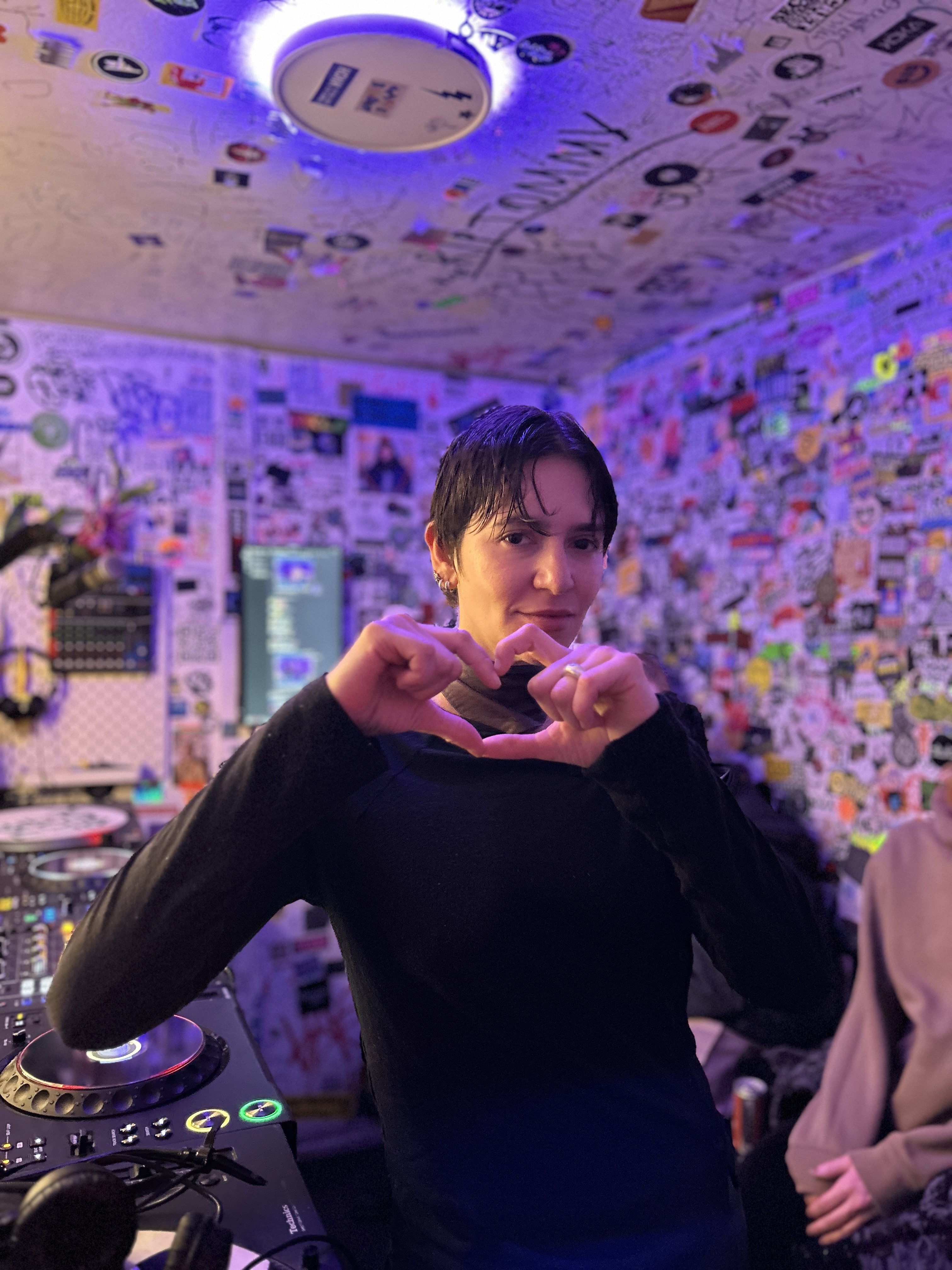 608pjfkksb94t0pmr4d8dckjdq