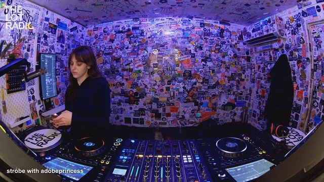 Episode 1Azdew1kxbxPh47UjM7l0W Thumbnail 1