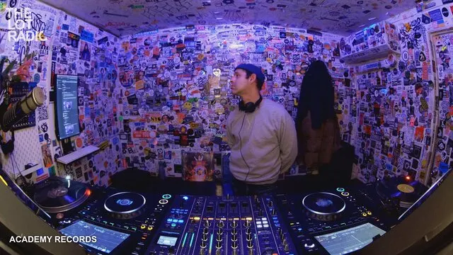 Episode r5bPCZj14ROMy9OGGKVe1 Thumbnail 1