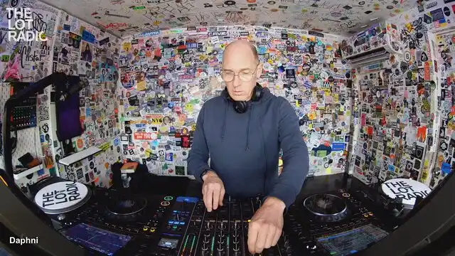 Episode 3pvKQBGf8rtOpakv0Ge3KK Thumbnail 5