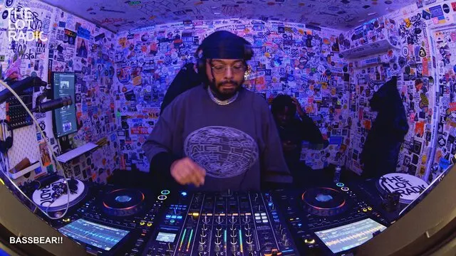 Episode 5uyYxMm9ubxd7NL2d8eV3m Thumbnail 1