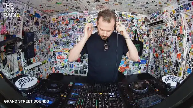 Episode 2Ih2T1gAV5a2G6OddNFKAm Thumbnail 4