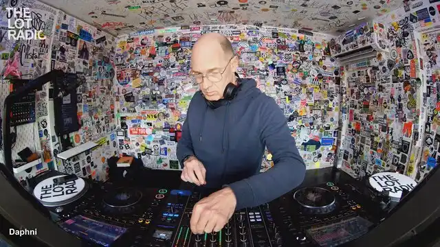 Episode 3pvKQBGf8rtOpakv0Ge3KK Thumbnail 4