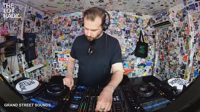 Episode 2Ih2T1gAV5a2G6OddNFKAm Thumbnail 2