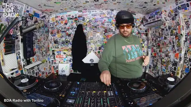 Episode 3AMgMkIlvNc6Om1bDo57tV Thumbnail 5