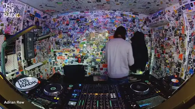 Episode 1ZVwFj3VVxyQ1f00Jkcj7v Thumbnail 3