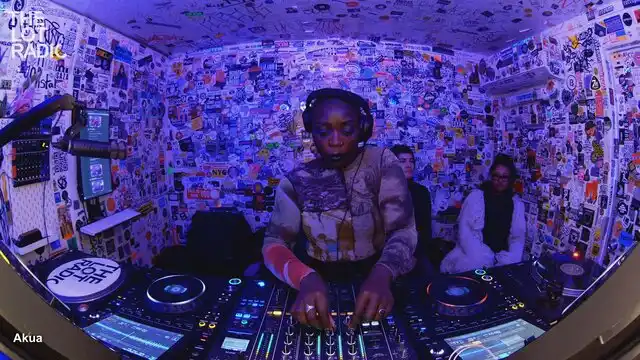 Episode CIr1KSKNcZtCIVgejWUys Thumbnail 2