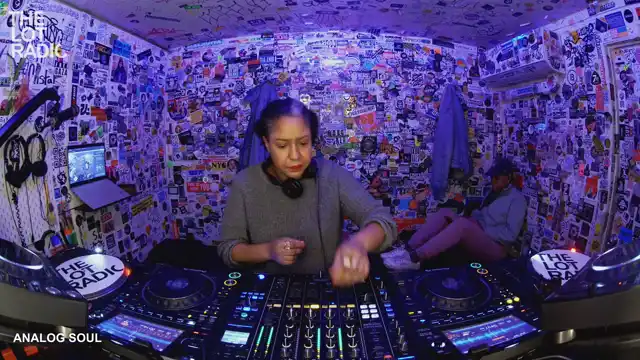 Episode 4Ae88NJFavE2Nm8v9p3dp8 Thumbnail 4