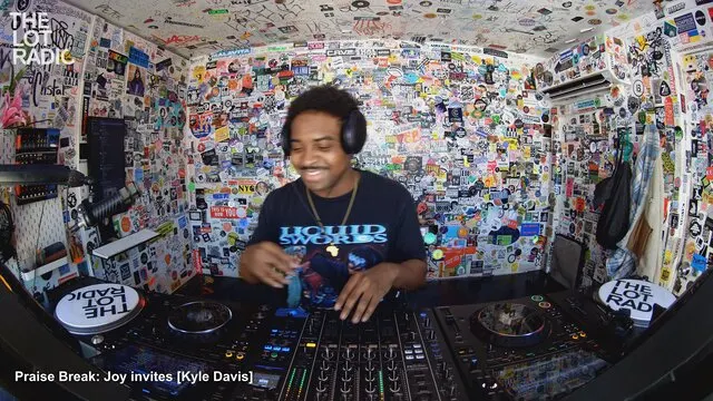 Episode 4TNfHoHgcjs04JaTbQjMOe Thumbnail 1