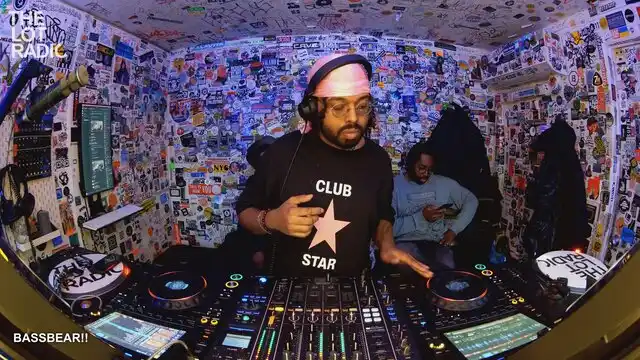 Episode 6YQw4XAv2ohg45eUgSypd5 Thumbnail 3