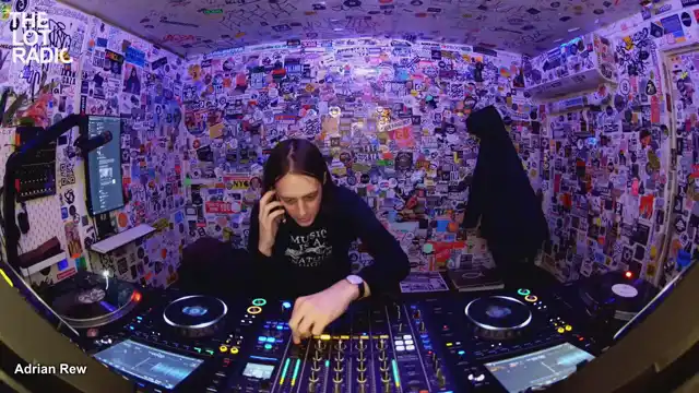 Episode 1hL3d2YV1ANE2x4hbJwKtl Thumbnail 3