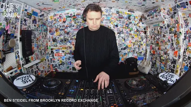 Episode 7ewYrvBWjFrnn6YEyI5S04 Thumbnail 1