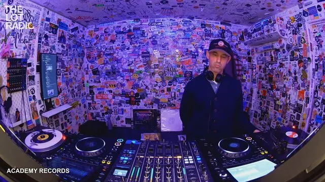 Episode 1V1IarNus3m4yYrY0Un7xf Thumbnail 1